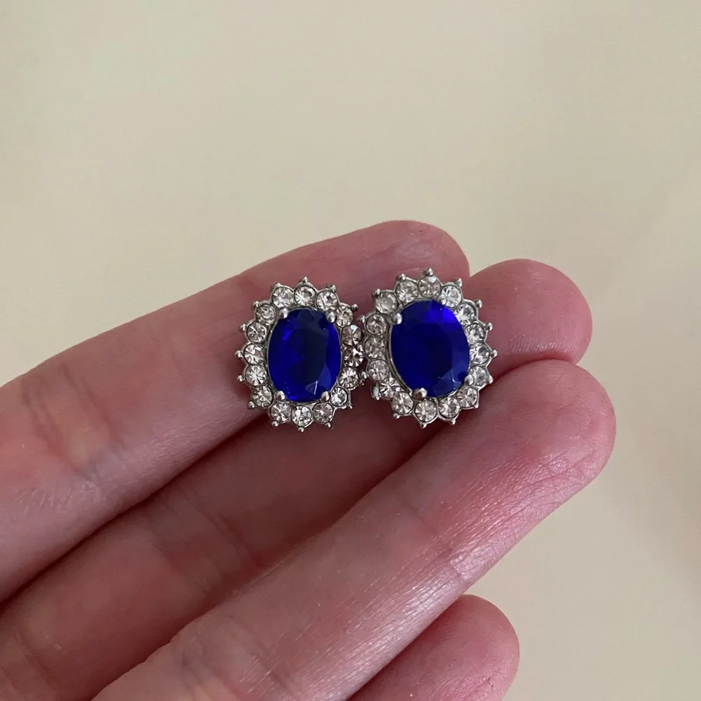 VINTAGE BLUE RHINESTONE OVAL POST STUD EARRINGS FAUX STONES